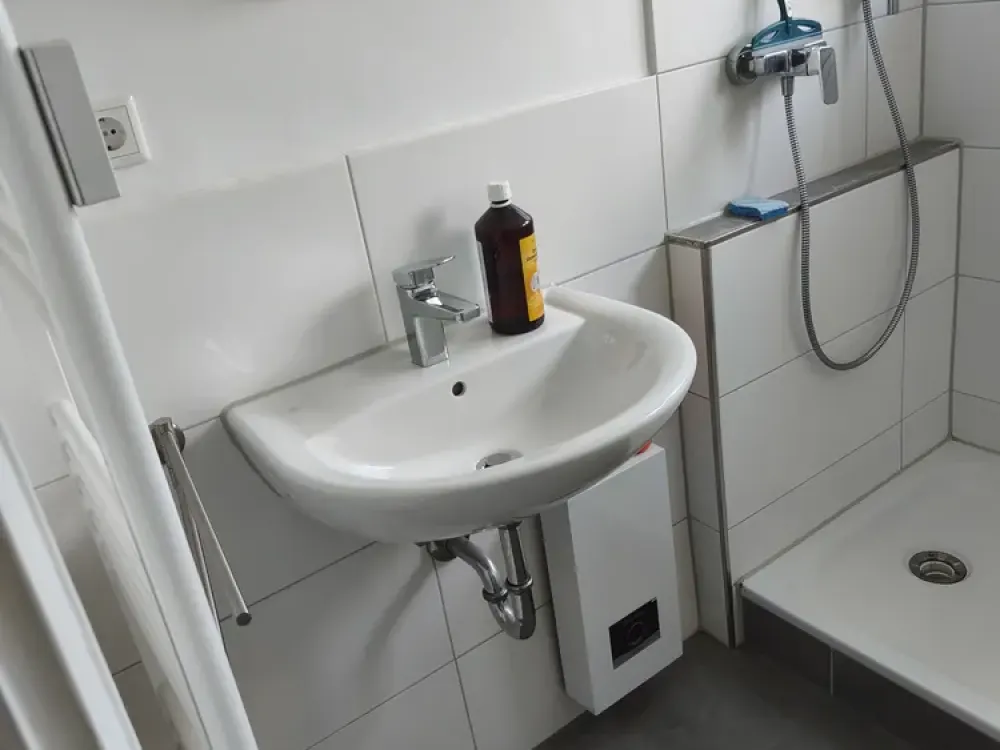 Renovated 3-Room Apartment with Fitted Kitchen in Leverkusen