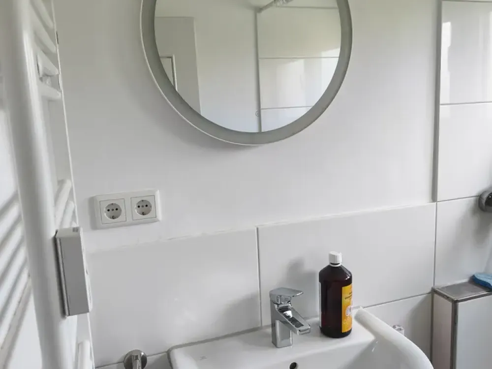 Renovated 3-Room Apartment with Fitted Kitchen in Leverkusen