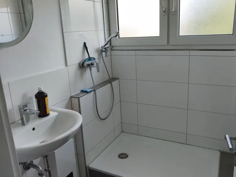 Renovated 3-Room Apartment with Fitted Kitchen in Leverkusen