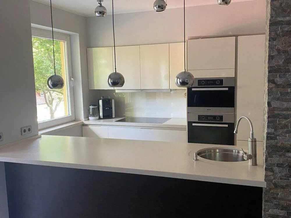 Stylishly Furnished Quiet 3-Room Apartment | 80sqm | Optimal Connection