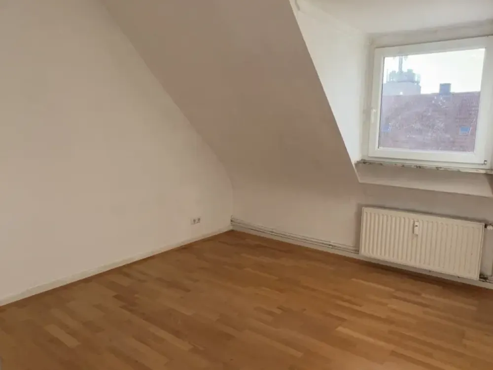 Bright, cozy 2-room apartment with fitted kitchen in central location of Saarbrücken