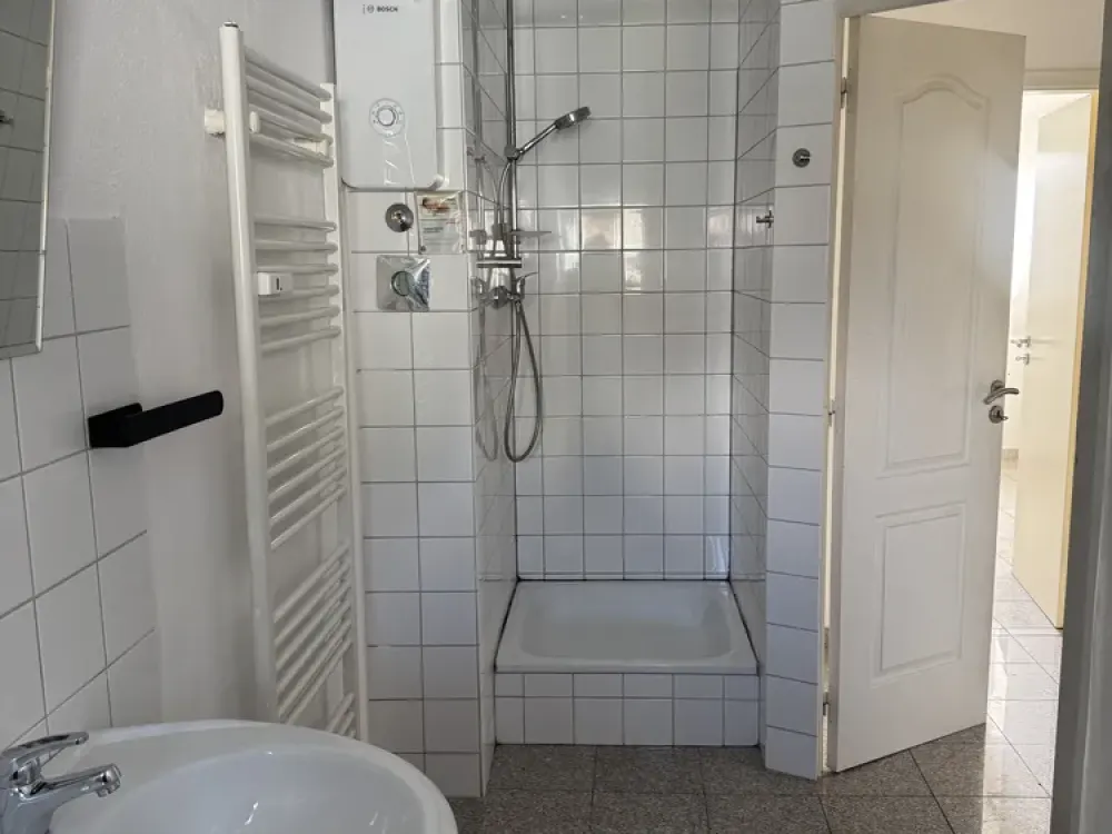Bright, cozy 2-room apartment with fitted kitchen in central location of Saarbrücken