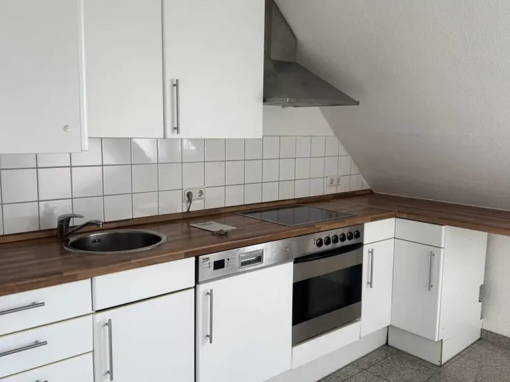 Bright, cozy 2-room apartment with fitted kitchen in central location of Saarbrücken