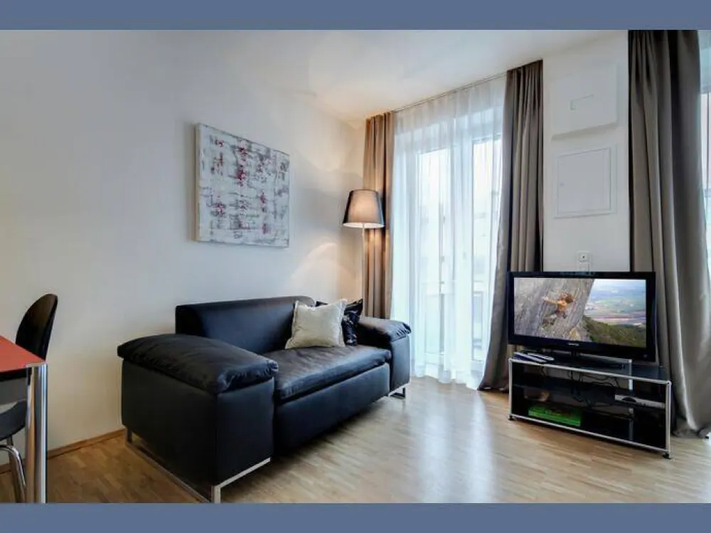 Furnished: Near U-Bahn U6 Holzapfelkreuth