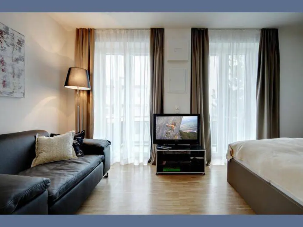 Furnished: Near U-Bahn U6 Holzapfelkreuth