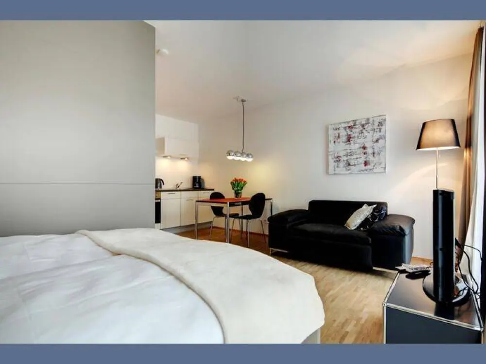 Furnished: Near U-Bahn U6 Holzapfelkreuth