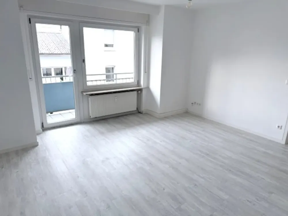 Modern Apartment with Balcony in Karlsruhe-Mühlburg near Fliederplatz