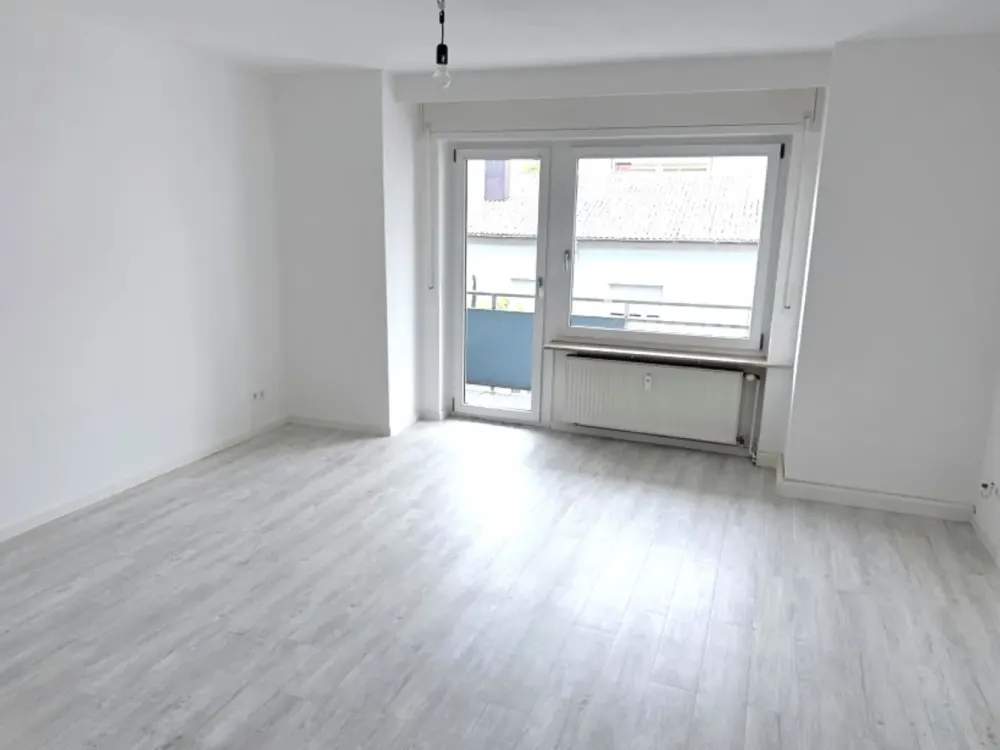 Modern Apartment with Balcony in Karlsruhe-Mühlburg near Fliederplatz