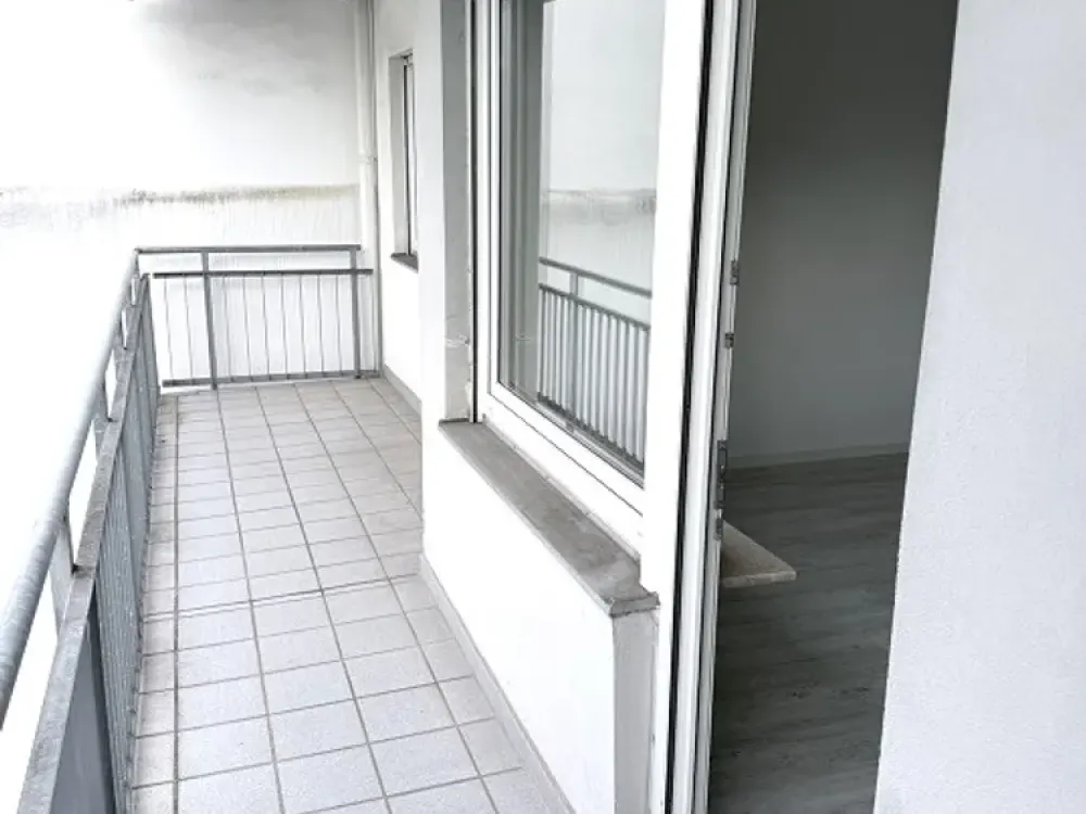 Modern Apartment with Balcony in Karlsruhe-Mühlburg near Fliederplatz