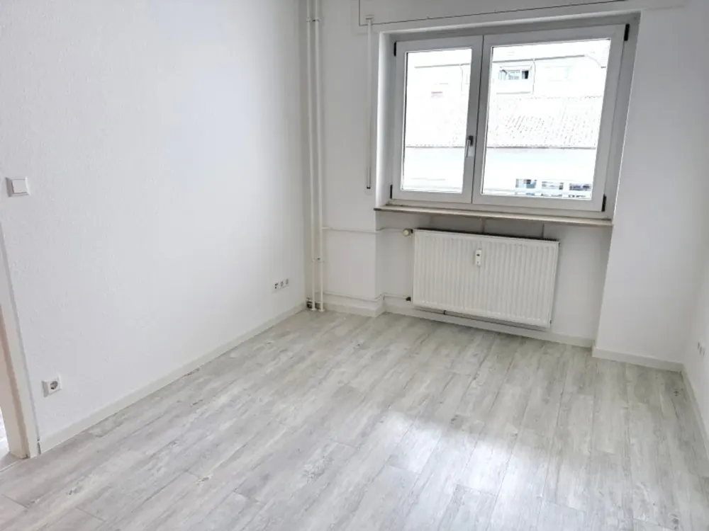 Modern Apartment with Balcony in Karlsruhe-Mühlburg near Fliederplatz