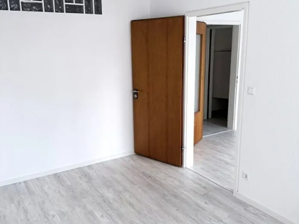 Modern Apartment with Balcony in Karlsruhe-Mühlburg near Fliederplatz