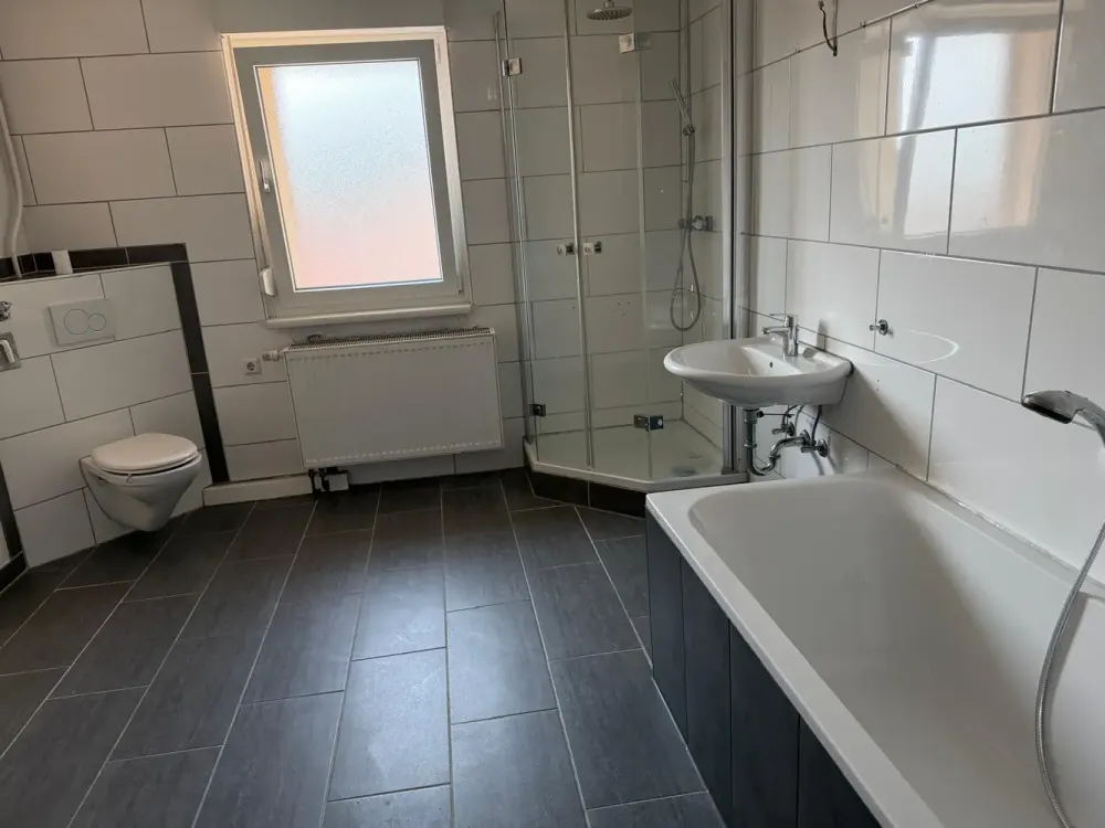 Beautiful 4-Room Apartment (+ possible living space in the attic) with fitted kitchen in Königsbach