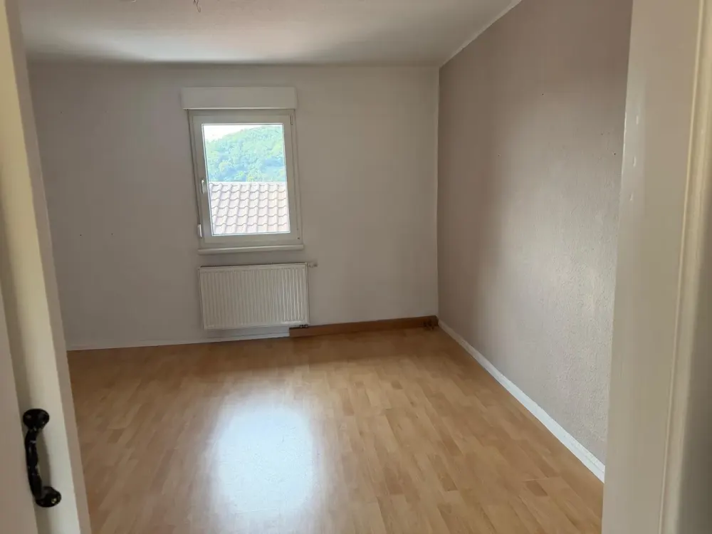 Beautiful 4-Room Apartment (+ possible living space in the attic) with fitted kitchen in Königsbach