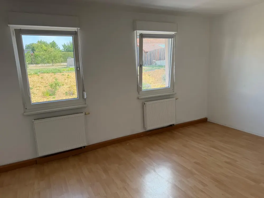 Beautiful 4-Room Apartment (+ possible living space in the attic) with fitted kitchen in Königsbach