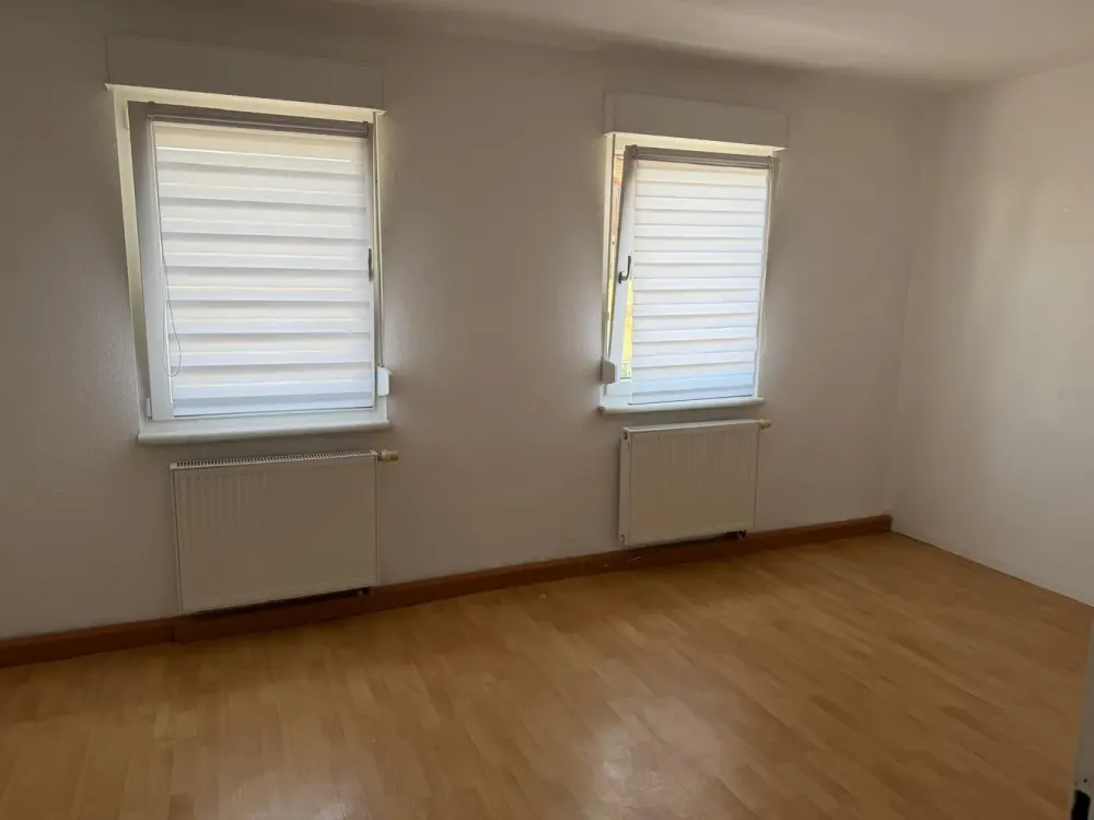 Beautiful 4-Room Apartment (+ possible living space in the attic) with fitted kitchen in Königsbach