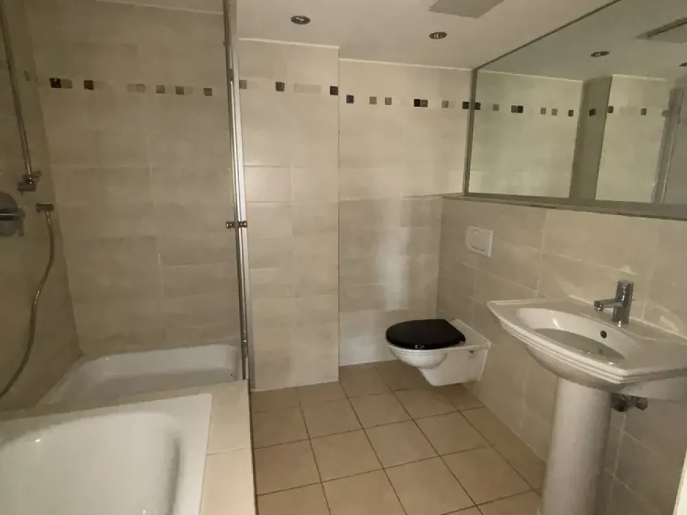 großzügige, renovierte 3ZKB Wohnung mit Gäste-WC *PROVISIONSFREI*