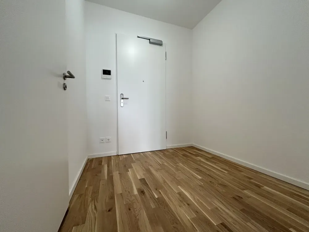 First Occupancy Cozy 2-Room Apartment with Terrace in Dresden-Friedrichstadt