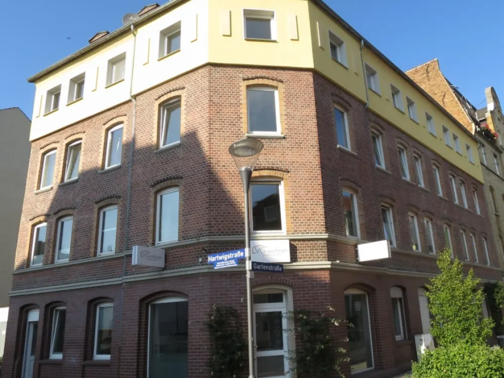 Beautiful Compact 4-Room Apartment for Maximum Two Persons: Students (Couples)/Young Professionals, Home Office, Guest Room in Wesertor, Only 7 Minutes to University and Clinic with Connection to Fuldaradweg