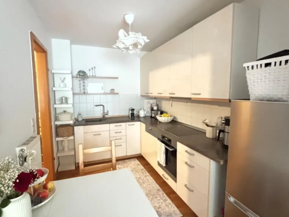 Renovated 2-Room Apartment with Balcony - Outskirts Location in Niestetal-H.