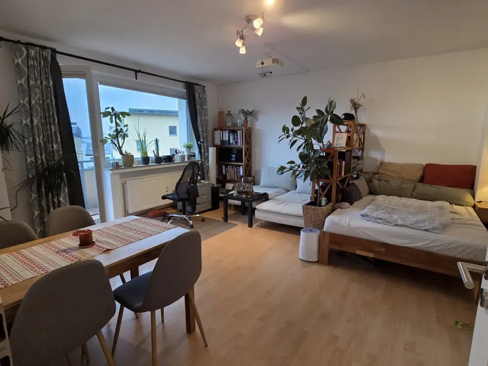 Beautiful One-Room Apartment in Prime Location Available Short-Term!