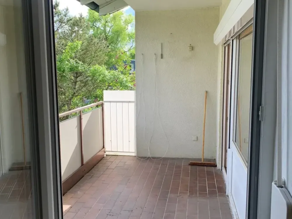 Quiet, Affordable 3-Room Apartment with Fitted Kitchen and South-Facing Loggia