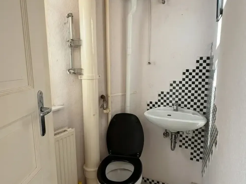 Living by the Park: Spacious 4-Room Apartment in Nuremberg / Suitable for Shared Flat / Near U1