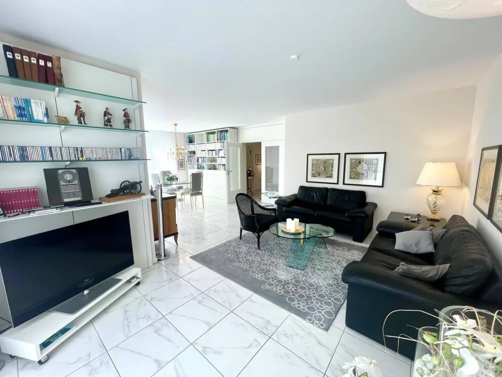Modern 3-Room Rental Apartment with Balcony and Underground Duplex Parking Space in Nürnberg-Erlenstegen!
