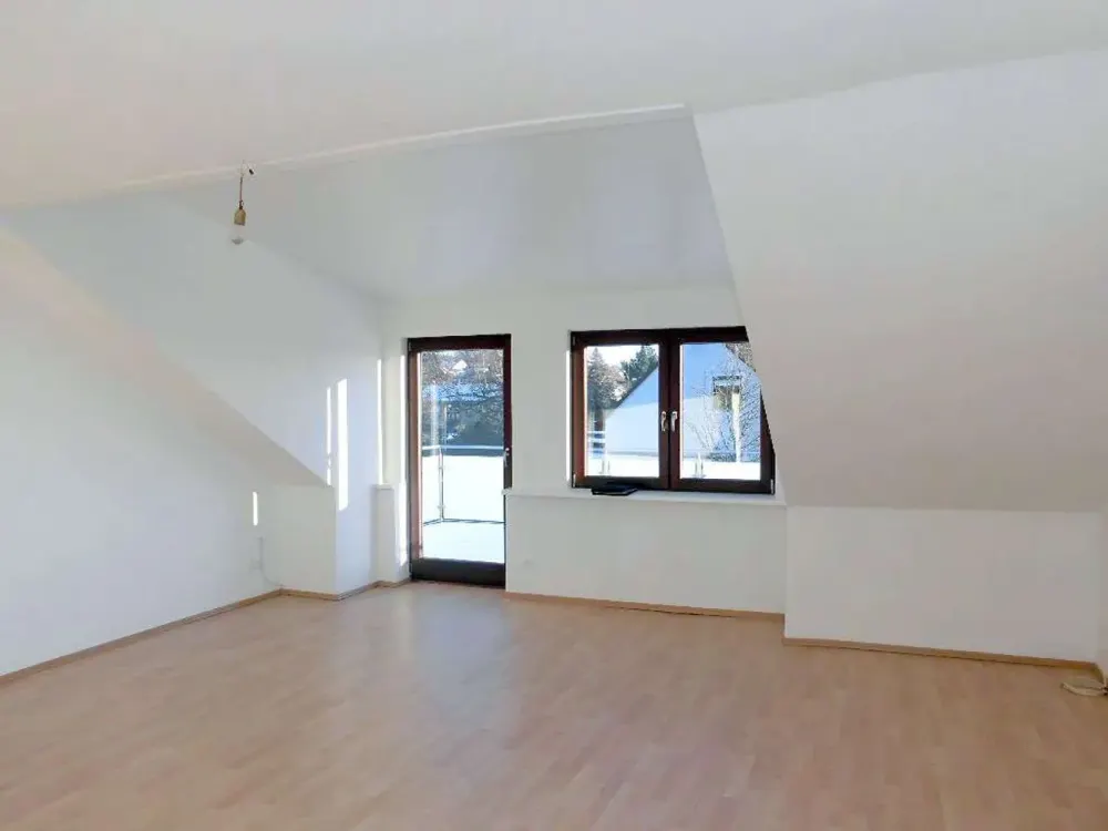 Attractive 3.5-Room Apartment with Roof Terrace, Wonderful Distant View, Fitted Kitchen and Parking Space