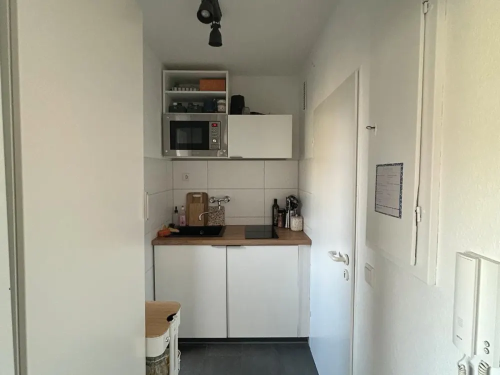 Charming Studio Apartment Near the City Center Available