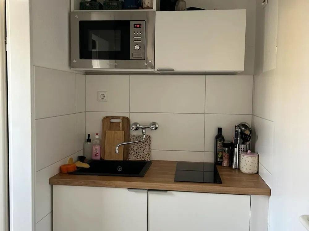 Charming Studio Apartment Near the City Center Available