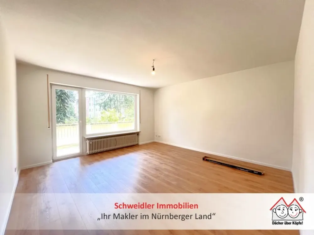 تم تجديده حديثًا! شقة واسعة مكونة من 3 غرف مع شرفة في Röthenbach a. d. Pegnitz