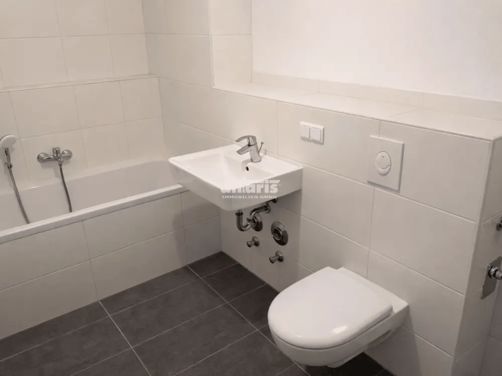 antaris Immobilien GmbH **Wohnqualität neu erleben - 4-Zimmer mit Balkon & Wannenbad**
