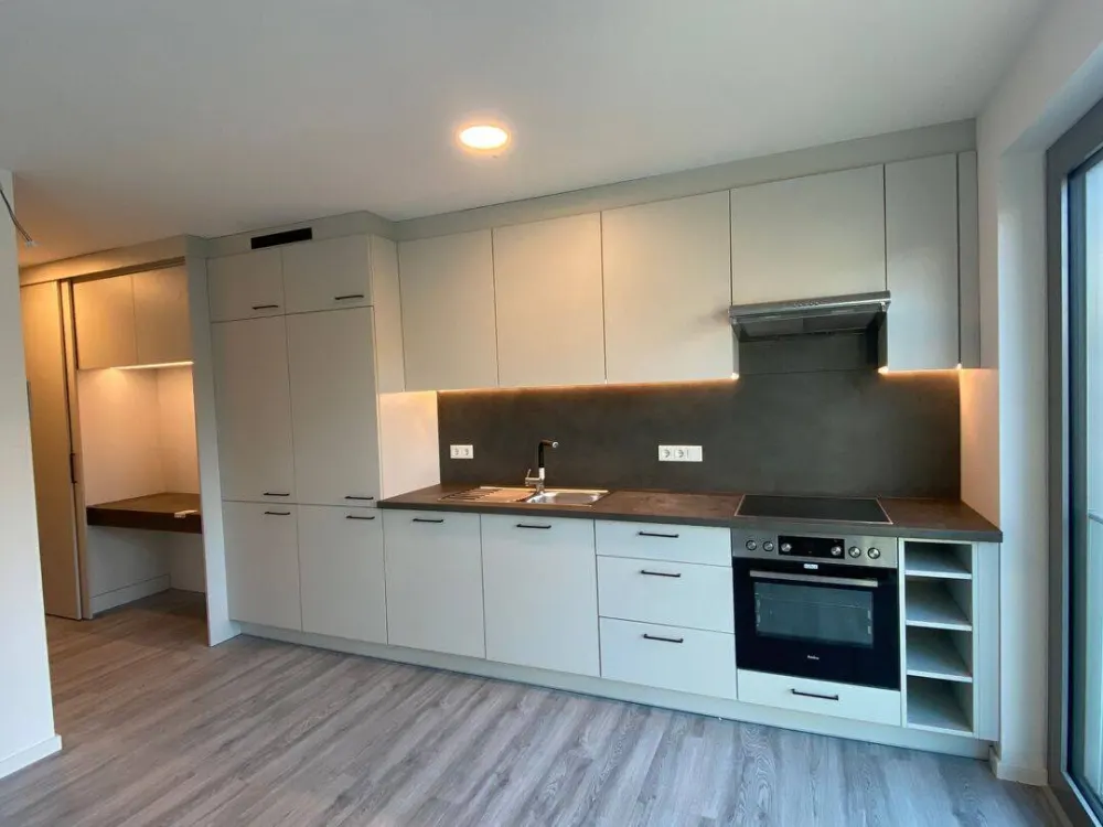 Bright, partially furnished 2-room apartment in new building in Alt-Saarbrücken