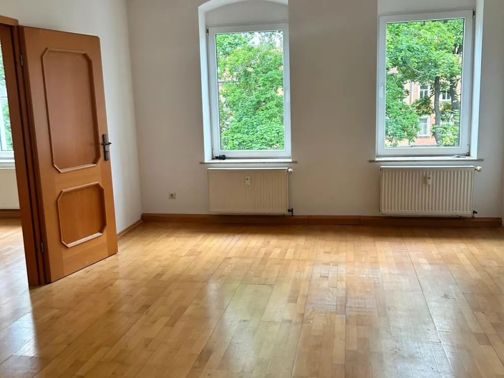 Beautiful and Large 3-Room Apartment with Balcony for Rent