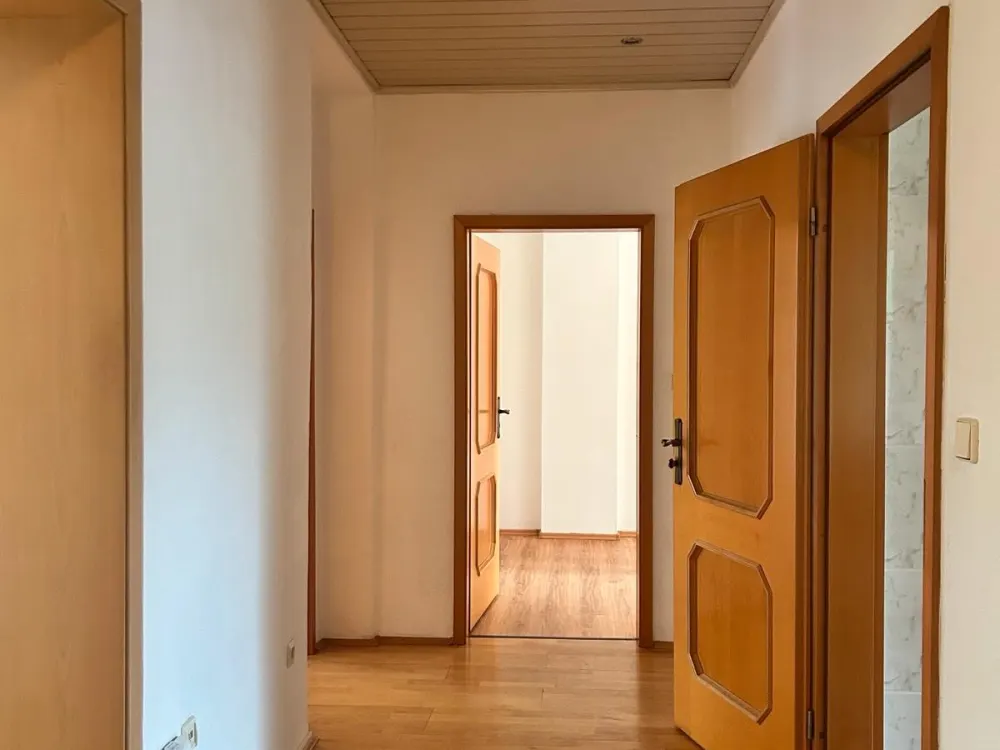 Beautiful and Large 3-Room Apartment with Balcony for Rent