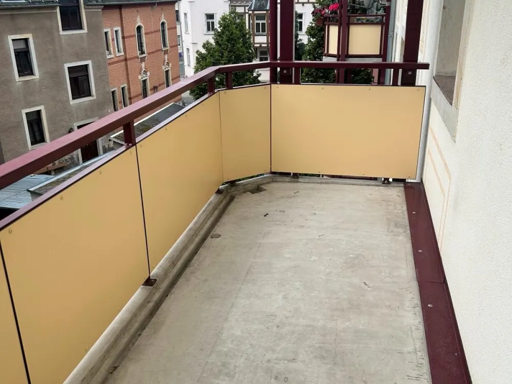 Beautiful and Large 3-Room Apartment with Balcony for Rent