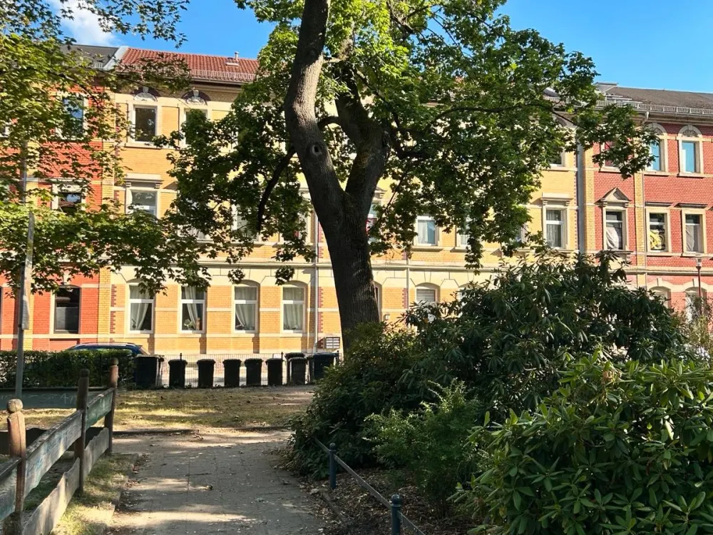 Beautiful and Large 3-Room Apartment with Balcony for Rent
