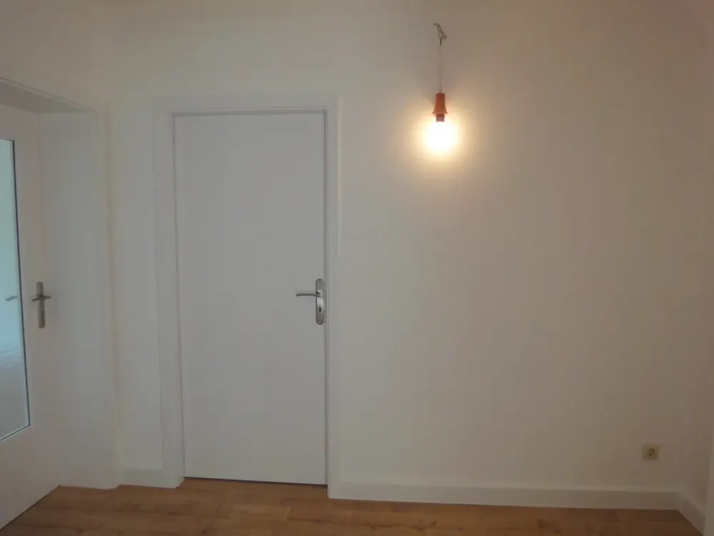 3-Room Apartment with Balcony at Hanseplatz Seeks New Tenants !!!