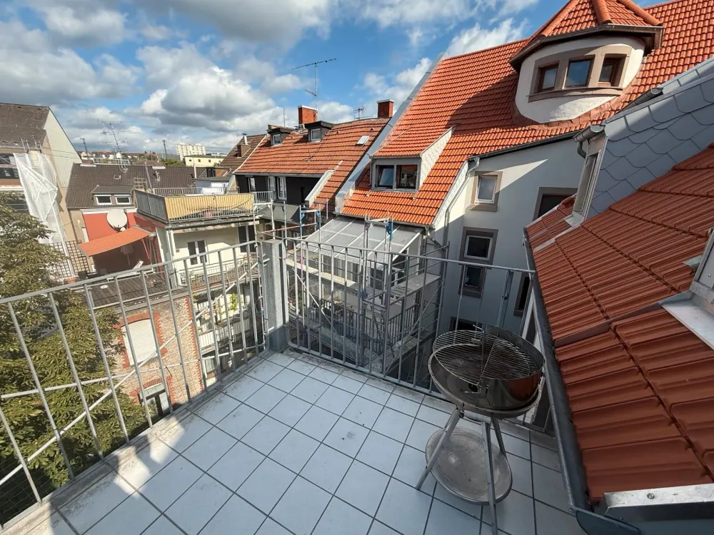 Saarbrücken City: 2-Room Apartment in a Listed Building