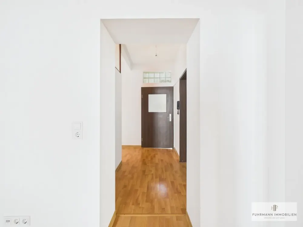 Bright 4-Room Apartment with Loggia in Well-Maintained Three-Family House in Saarbrücken-Malstatt