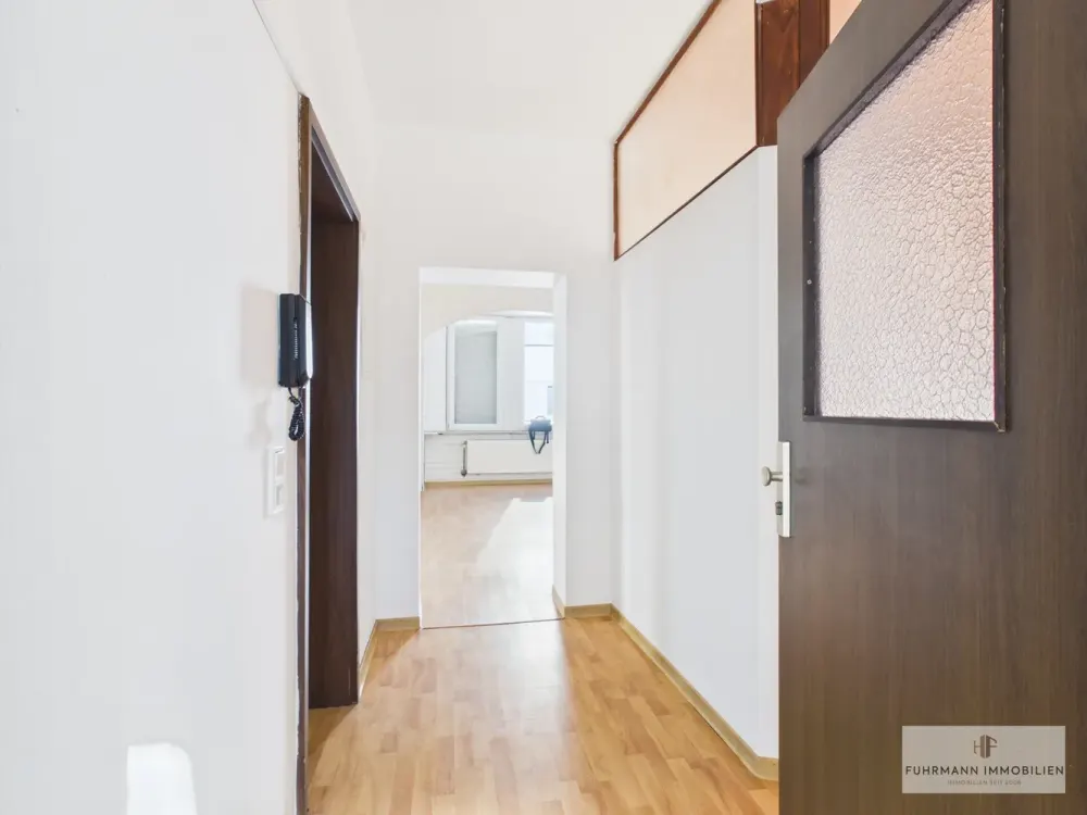 Bright 4-Room Apartment with Loggia in Well-Maintained Three-Family House in Saarbrücken-Malstatt