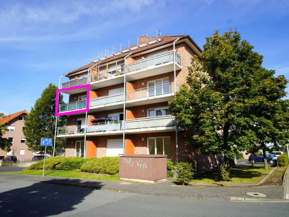Large and bright 1-room apartment on the 2nd floor, with kitchenette, balcony & parking space