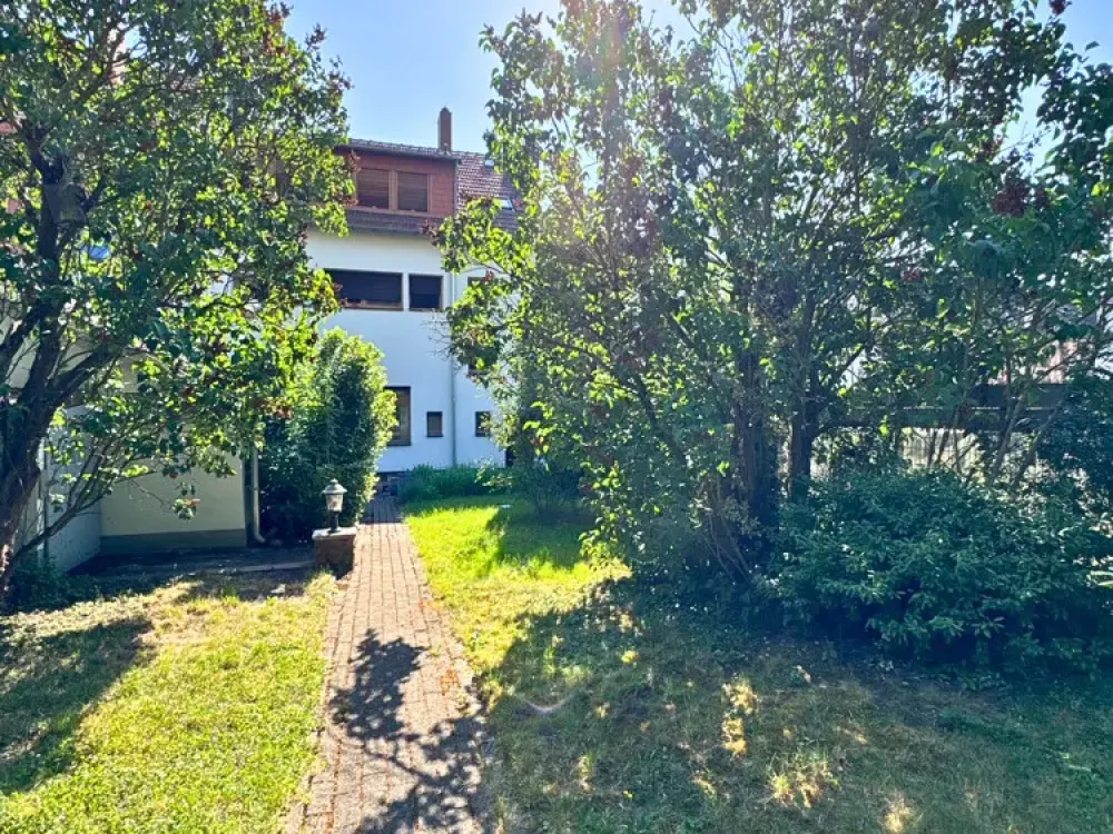 First Occupancy - Renovated 2-Room Apartment on the Ground Floor in a Great Location at Upper Rastpfuhl