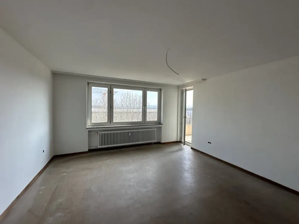 Living at Ettlinger Tor 2-room apartment with balcony and elevator