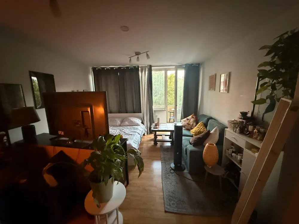 Looking for a Female Successor Tenant for a Shared Room in a 2-Person Flatshare at Rathenauplatz