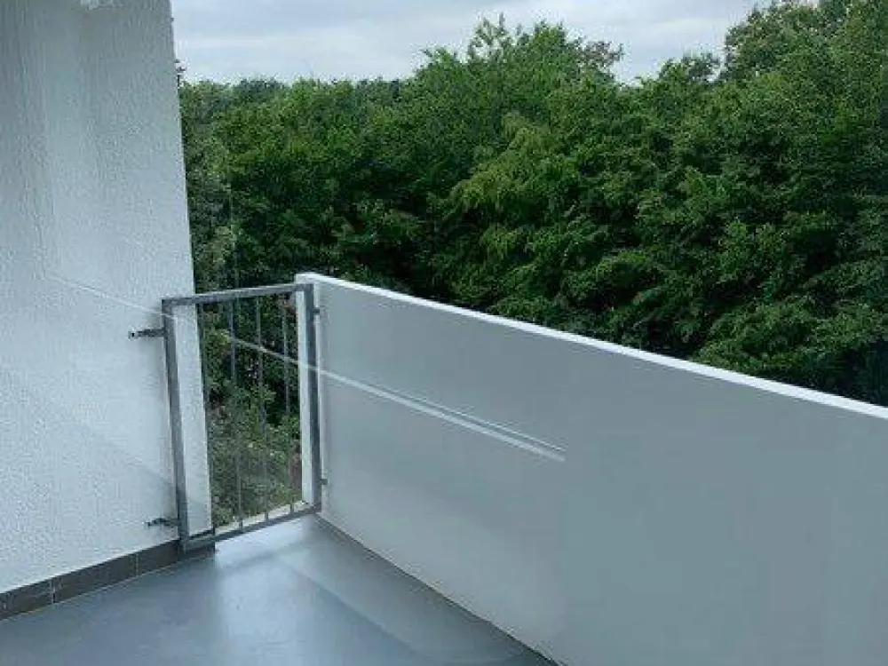 2-room apartment with balcony and daylight bathroom
