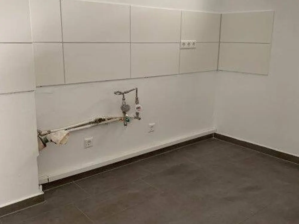 2-room apartment with balcony and daylight bathroom