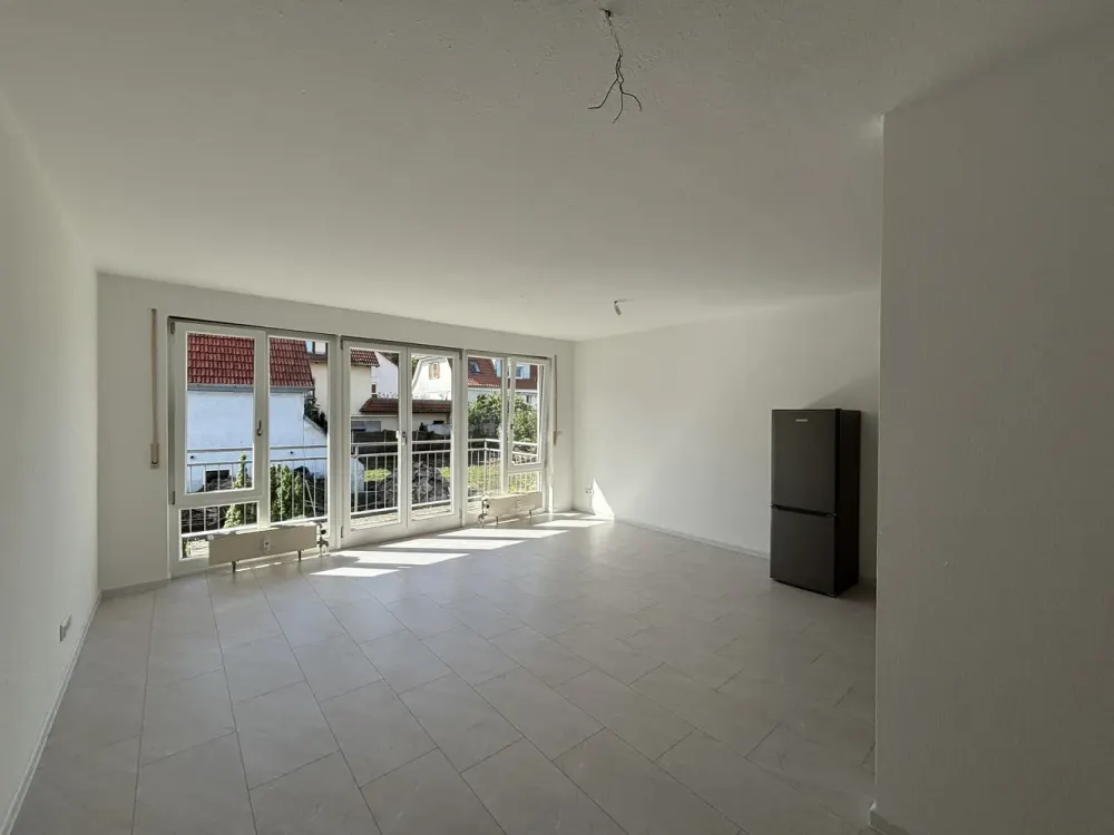 First occupancy after complete renovation: 1-room apartment in Leonberg for single/professional commuter with balcony