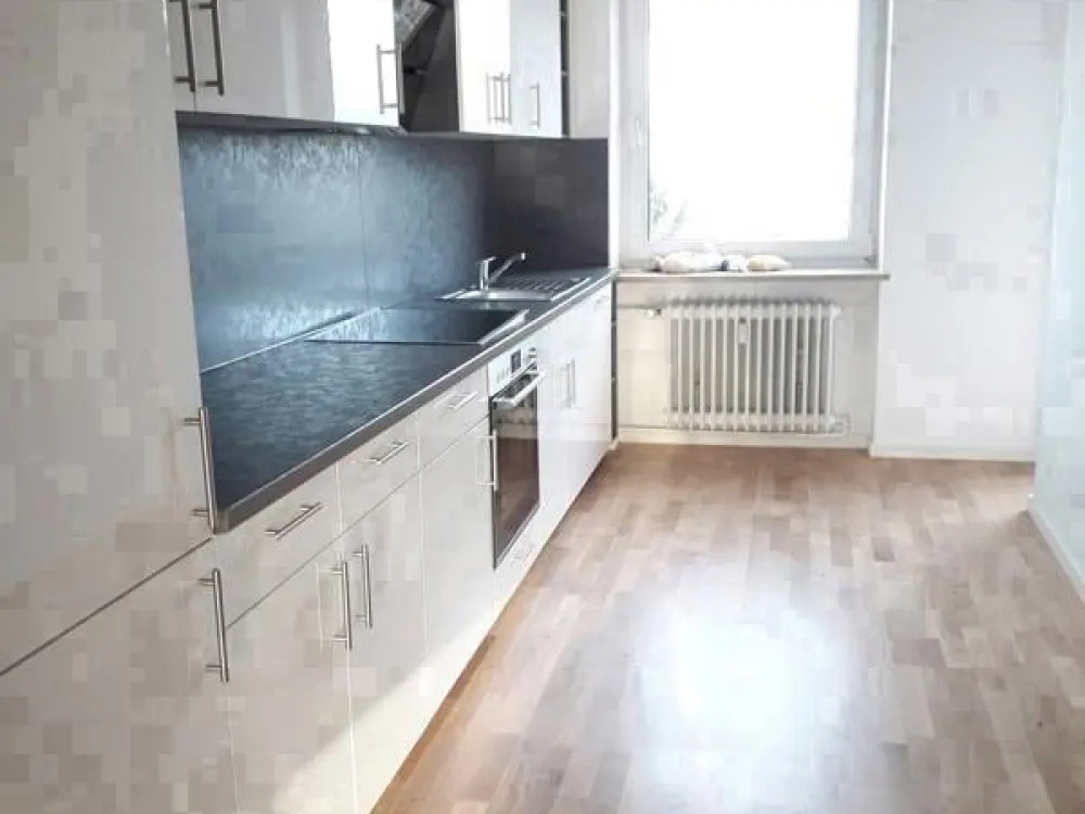 Attractive 3-Room Apartment with Balcony and Fitted Kitchen