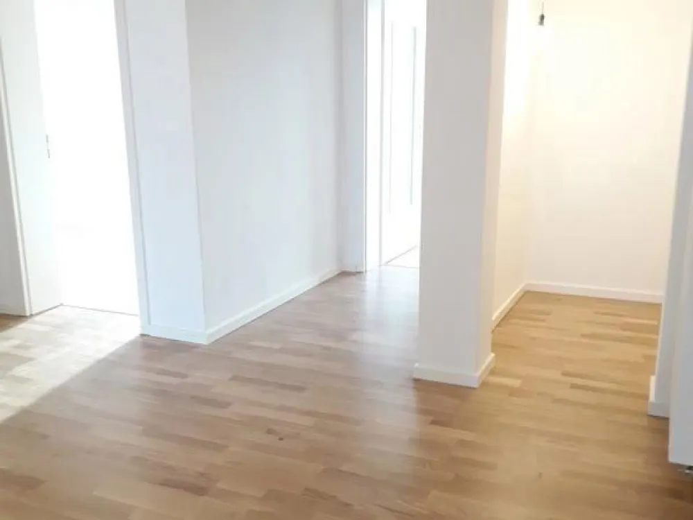 Attractive 3-Room Apartment with Balcony and Fitted Kitchen